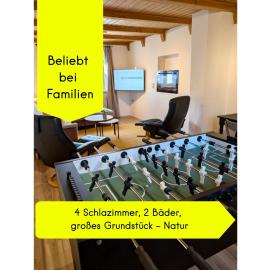 Das Waldhäuschen - bis 10 Personen, 4 Schlafzimmer, 2 Bäder, Tischkicker, kostenlose Parkplätze, WLAN, Smart-TVs, hotell i Mehlmeisel