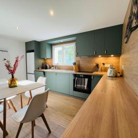 Modern haven with garden, Hotel in Marignier