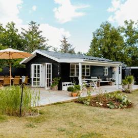 Renovated House With Charm And Outdoor Shower, hotel in Hals