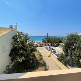 Vrachos Beach Sea View Apartment - by Kosta, hotel in Vrachos