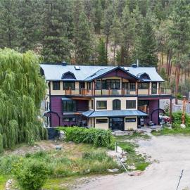 Lakefront Grand Lodge: Kelowna şehrinde bir otel