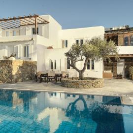 Villa Galaxy Mykonos Private Pool & Sea View in Ftelia, hotelli kohteessa Ftelia