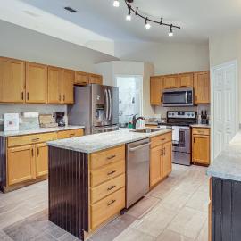 Spacious 4BR Home in Deltona w/ Screened Porch!