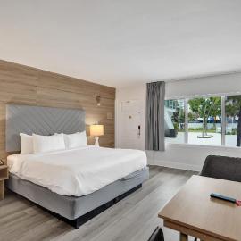 King Suite with Kitchenette at Ocean Blvd Near the Beach