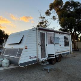 Onsite Caravan CDawn โรงแรมในDalwallinu