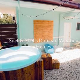 Villa with Dipping Tub Near Beach (up to 10pax), hotel v destinácii Dahikan
