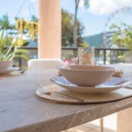 Montipora Airlie Beach Oceanfront Apartment