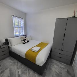 Modern Ensuite Room in Andover, Hampshire, hotelli kohteessa Andover