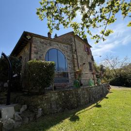 Casa nel bosco il Grottone