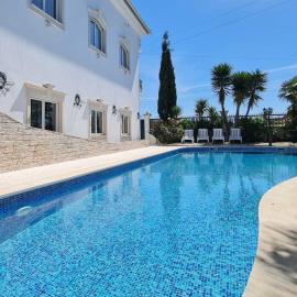 Silver Coast Pool & Resort Villas, hotel v mestu Arnal