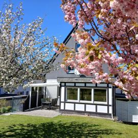 Landhaus Augenblicke in Olsberg - modernes Ferienhaus mit Garten, Hotel in Olsberg