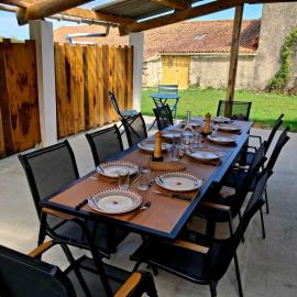 La Tanière Gîte de caractère en campagne, Puy duFou, hotel in Sevremont