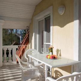 Komáromy Apartman, hotel in Gyenesdiás