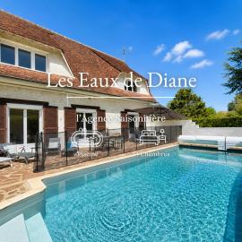 Les Eaux de Diane - Maison avec piscine à Anet, hotel v destinácii Anet