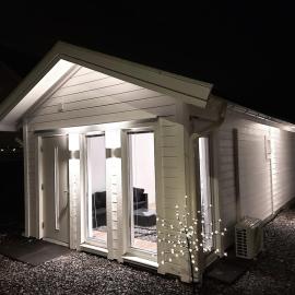 Very comfortable Tiny house close to Frölunda Shopping and city, хотел в Гьотеборг
