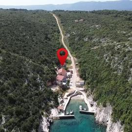 Seaside holiday house Cove Oskorusica, Hvar - 25506, hotel u gradu Vrbanj