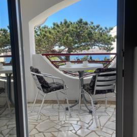 Apartmani Luky, khách sạn ở Karlobag