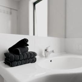 Cozy studio, Pet free, Budget friendly Canberra, hotel i Gungahlin