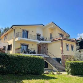 Villa Campagnola, viešbutis mieste Lančanas