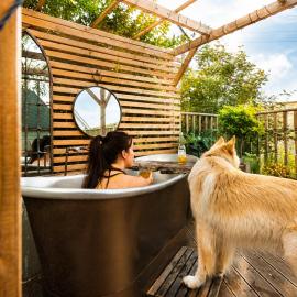 2 - Luxury Escape - Outdoor bathtub and sauna under the stars!, hotel in Pont Sticill