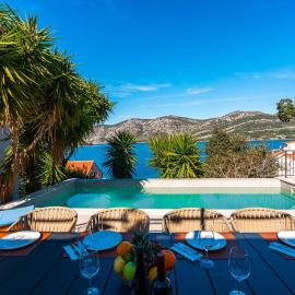 Adriatic Breeze - Sea View Villa with Pool near Korčula、Pupnatのホテル