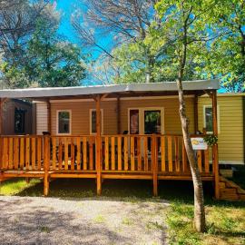 3 bedroom Chalets Camping Leï Suves - JoyCasa, hotel in Roquebrune-sur-Argens