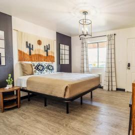 Tolleson Studio Retreat Cozy Stay for 2, hotel in Tolleson
