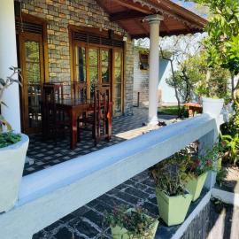 The Nonis Hotel & Family Restaurant, hotel sa Hatton