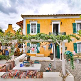 Villa Ochre - Rustic Retreat