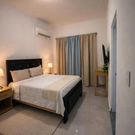 Suite moderna en Cabrera cerca de playas con aire, WiFi y parking – hotel w mieście Cabrera