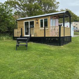Coral Shepherds Hut, hotel in Penally