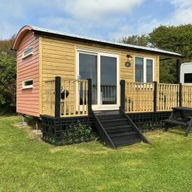 Reef Shepherds Hut, hotel in Penally