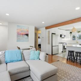 Bright & Fully Renovated Retreat - Holiday Home، فندق في ساسكاتون