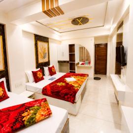 The Luxury Stay Hotel Mid - Town All Deluxe Room Near Mall Road Nainital, hotell i Nainital