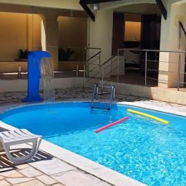 Espaçosa Casa em Ponta Neg com Piscina Privativa a 5 min da praia