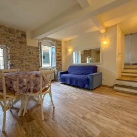 Modern Stone House, Hotel in Pontedassio