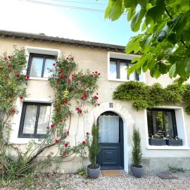 La maison du 1, Vexin - 2 chambres, hotel in Gaillon-sur-Montcient