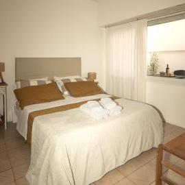 DEPARTAMENTO cerca de CABA hasta 4 personas Parking Gratis Patio ideal familias estadias cortas por Trabajo Recitales Salud y Capacitaciones, hotel in Martínez