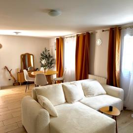 Petit cocon avec terrasse privée, piscine, rivière，位于Générargues的酒店