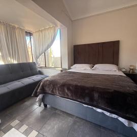 Suite Dreams Cute Studio Flat, hotel in Panorama