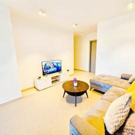 Inviting 3BR Flat w terraces&parking included