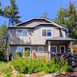 Brand-new home with hot tub deck fast WiFi central AC & great location