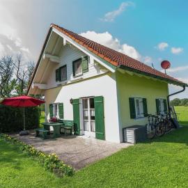 Alluring Holiday Home in Ubersee with Whirlpool، فندق في أوبيرسي