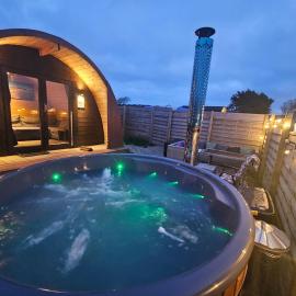 Glamping Pod with Wood Fired Hot Tub, hotel v destinácii Scarborough