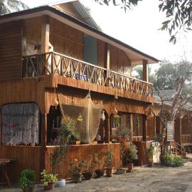 Soe Ko Ko Beach House & Restaurant, hotel a Ngwesaung