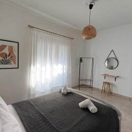 Bougainvillea Apartment Spacious Family Home in Zakynthos Town, hotell i Zákynthos by