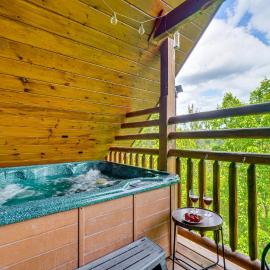 Secluded Smoky Mountain Cabin w/ Theater & Hot Tub