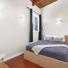 Mission Beach Bungalow: Steps to Ocean, Parking!