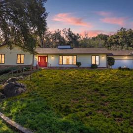 Majestic Mountain Retreat Neat Yosemite with Deck