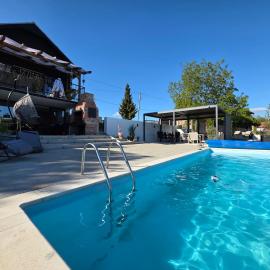 The Dream house, hotel i Tomaš